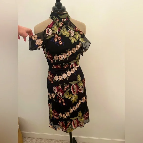 Monique Lhuillier | Dresses | Monique Lhuillier Floral Embroidered Black  Midi Dress Size | Poshmark